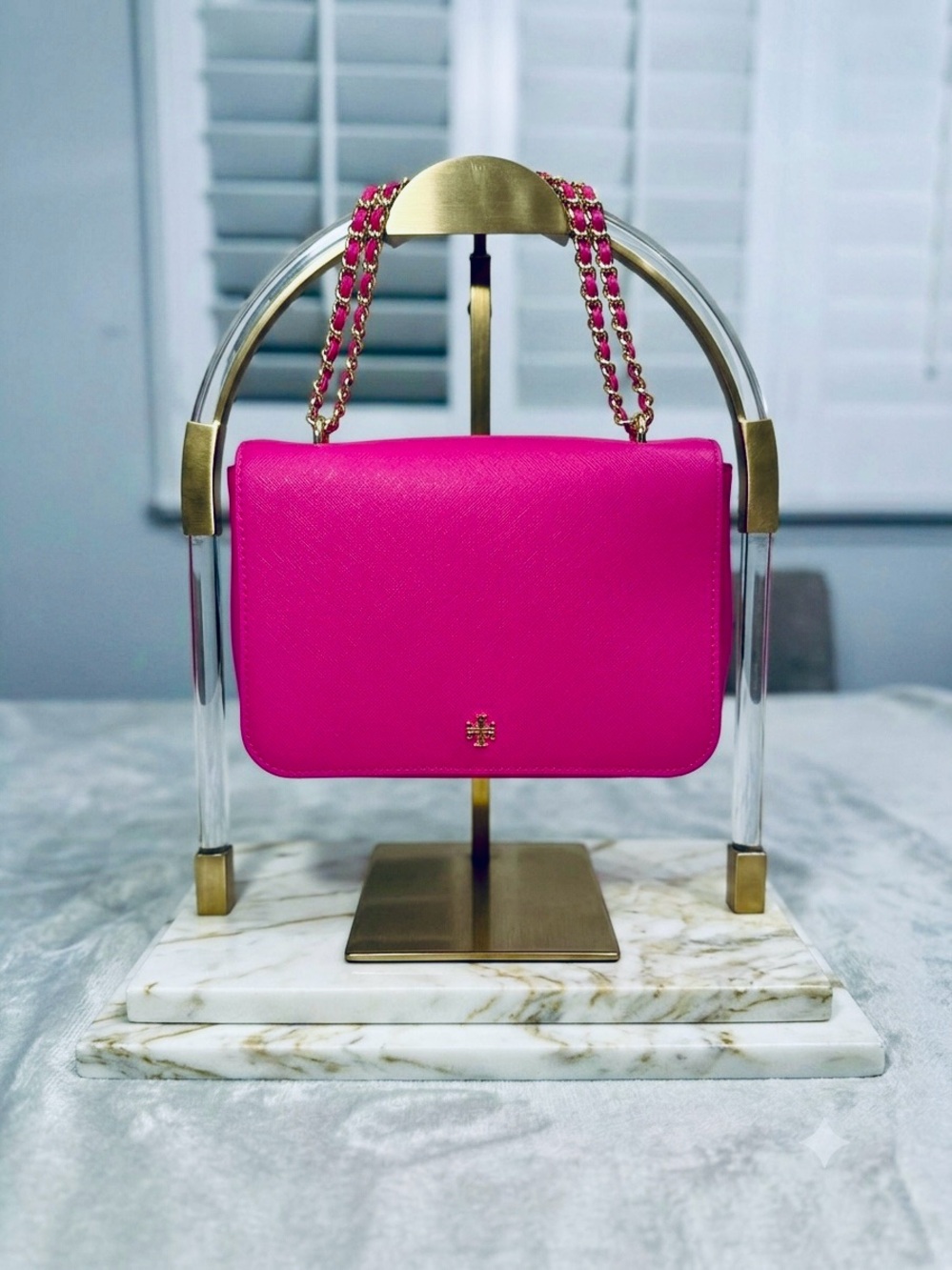 Tory Burch Hot Pink Crossbody Bag with Gold Chain - Picture 2 of 9
